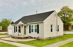 105 N. Hamill St., Crossville, IL 62827