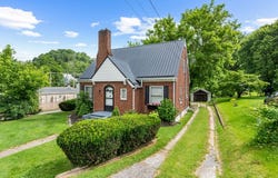 121 1st Ave, Saltville, VA 24370