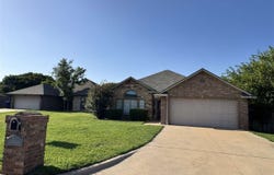 211 NW Cherry, Cache, OK 73527