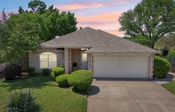 7610 Yorkmeadow Drive, Arlington, TX 76001