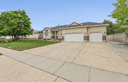 3674 W ELK VALLEY Ln, South Jordan, UT 84009