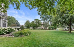 869 Oak Ridge Cir, Hartford, WI 53027