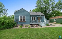 308 W 5th Ave, Lennox, SD 57039