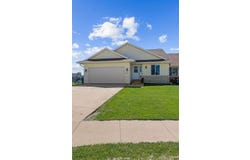 8410 Woodstone Ct SW, CedarRapids, IA 52404
