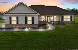 32160 Midway Road, Poteau, OK 74953