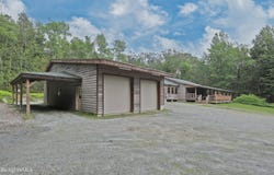 289 Algerie Rd, Becket, MA 01223