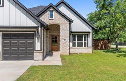 300 College Street, Joshua, TX 76058