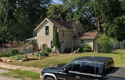 203 17th Ave, Sterling, IL 61081