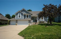 303 Shoreview Drive, Raymore, MO 64083