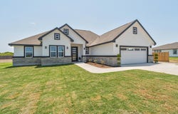 123 Bianca CIR, Del Valle, TX 78617