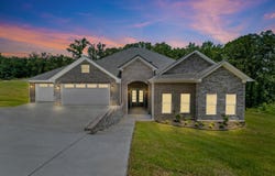8552 Rapid Water Dr, Sherwood, AR 72120