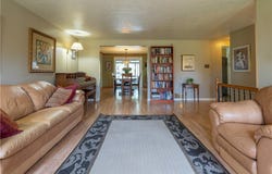 207 Manor Ct, Pittsburgh, PA 15241