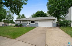 1325 S Annway Dr, Sioux Falls, SD 57103-3538