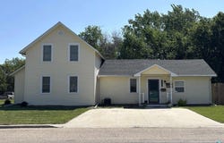 426 W 3rd St, Miller, SD 57362