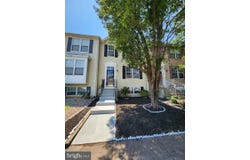 17 VERSAILLES COURT, NEWARK, DE 19702