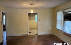 1437 E DIVISION Street, Decatur, IL 62526