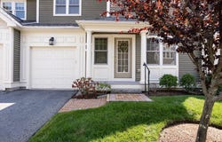 4 Lowell Dr, Hopkinton, MA 01748