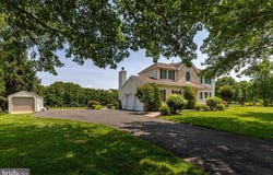3 COUNTRY HOUSE WAY, COLUMBUS, NJ 08022