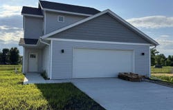 1821 Bluestem Drive, Mankato, MN 56001