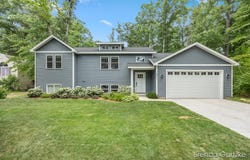 8571 Cochise Drive, Howard City, MI 49329