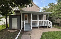 616 1ST Avenue, Silvis, IL 61282
