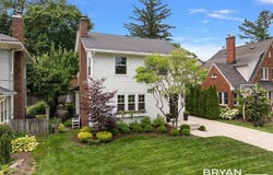 939 Lakeside Drive SE, East Grand Rapids, MI 49506