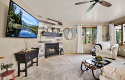 315 Hartford Sq, Hartford, WI 53027