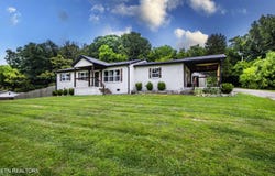 300 Dailey Ave, Loudon, TN 37774