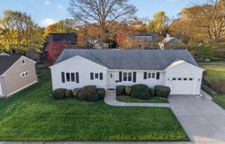 42 Aitchison Drive, New London, CT 06320