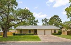 114 Pecan DR, Elgin, TX 78621