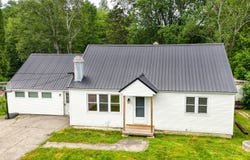 55 Maple Street, Farmingdale, ME 04344