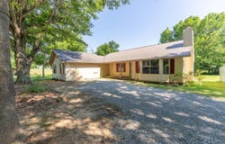 25 Cottonwood Lane, Batesville, AR 72501