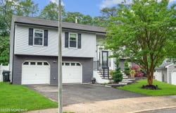 16 Lamp Post Court, Howell, NJ 07731