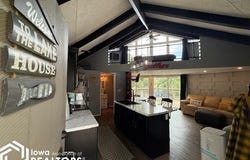 1041 Lakeshore Drive, Brooklyn, IA 52211