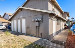 1180 R ST, Springfield, OR 97477