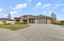 32 Pebble Creek Drive, Eagle Point, OR 97524