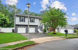 16 Lamp Post Court, Howell, NJ 07731
