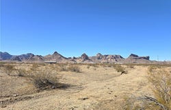 2449 S Canelo Road, Golden Valley, AZ 86413