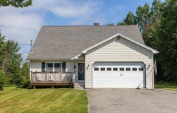 39 Maple Leaf Lane, Hermon, ME 04401