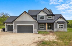 6340 Congress Dr, West Bend, WI 53095