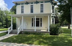 300 N 4th Street, Clear Lake, IA 50428
