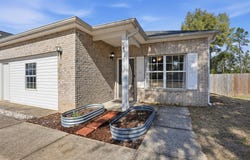 2457 S Lakeview Drive, Crestview, FL 32536