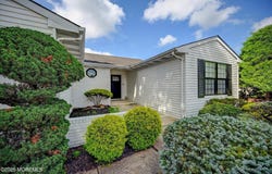 41 Lakeview Drive, Marlboro, NJ 07746