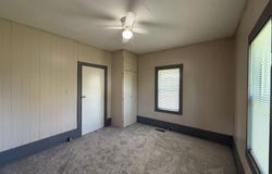 510 E 2nd Ave, Hutchinson, KS 67501