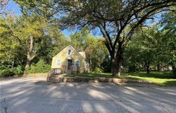 1229 S Crisp Street, Independence, MO 64052
