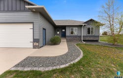 509 Grace Ave, Parker, SD 57053