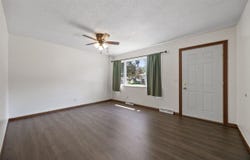 2413 Miami Dr., IA 52240