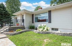 404 E 5TH Street, Mackinaw, IL 61755