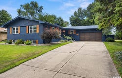 5215 N SHERBROOK Avenue, Peoria, IL 61614