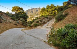 9824 Redmont Avenue, Tujunga, CA 91402